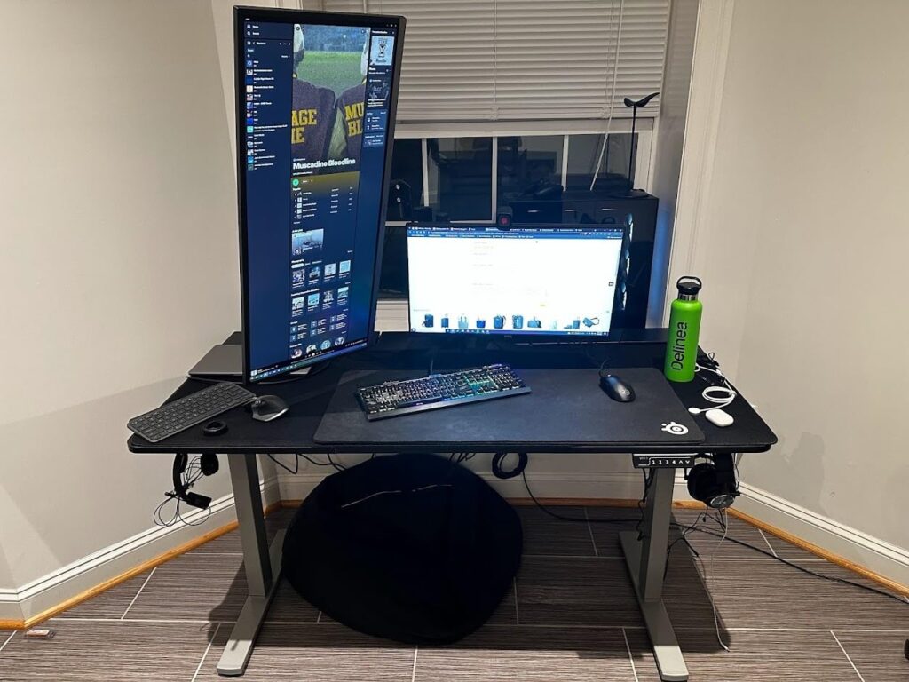 12 Best Standing Desks For Gaming June 2026 Tested B0C9F9G89Z Customer 2 1024x768 
